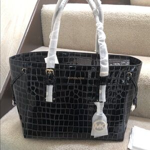 Michael Kors Voyager Tote NWT